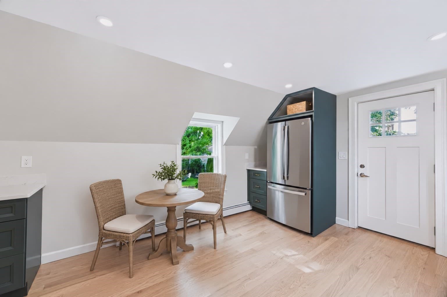 Condominium at 19 Charnock St # 2, Beverly MA 01915, Beverly, photo 7 of 42