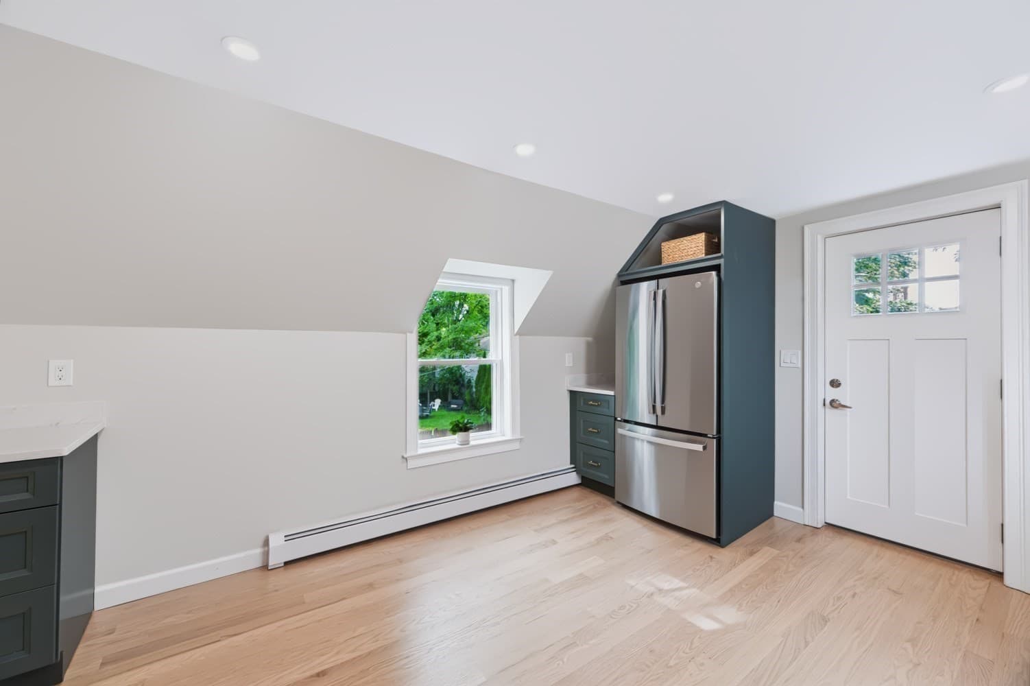 Condominium at 19 Charnock St # 2, Beverly MA 01915, Beverly, photo 8 of 42