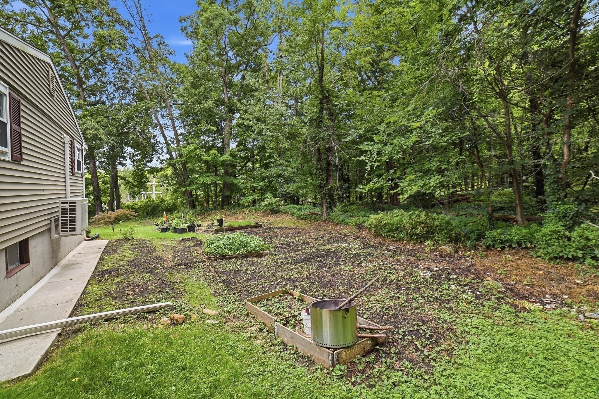 Single Family Residence at 48 Sorrento St, Worcester MA 01602, Worcester, photo 23 of 26