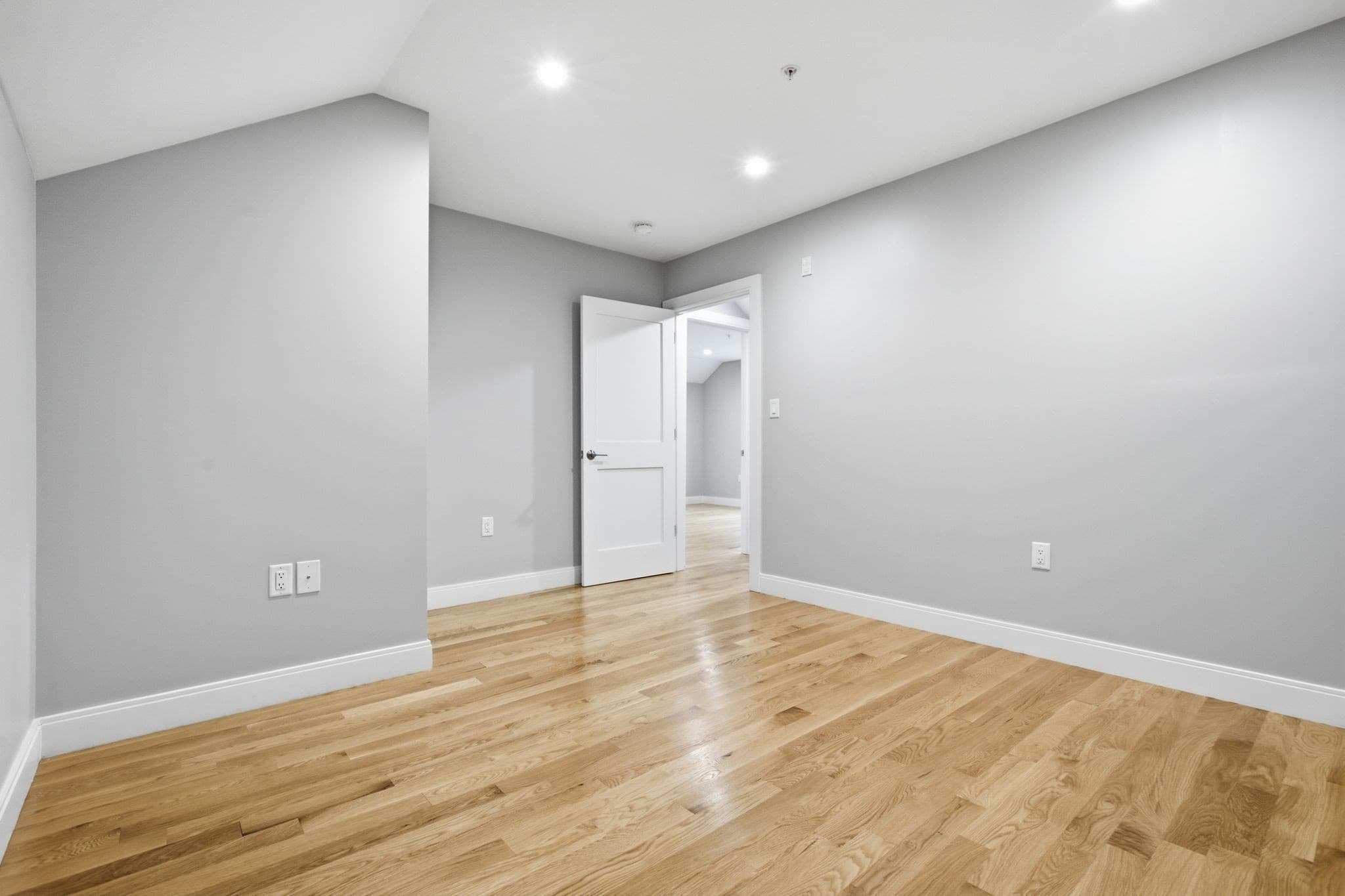 Condominium at 14 Blueberry Hill Ln # 14, Melrose MA 02176, Melrose, photo 27 of 36