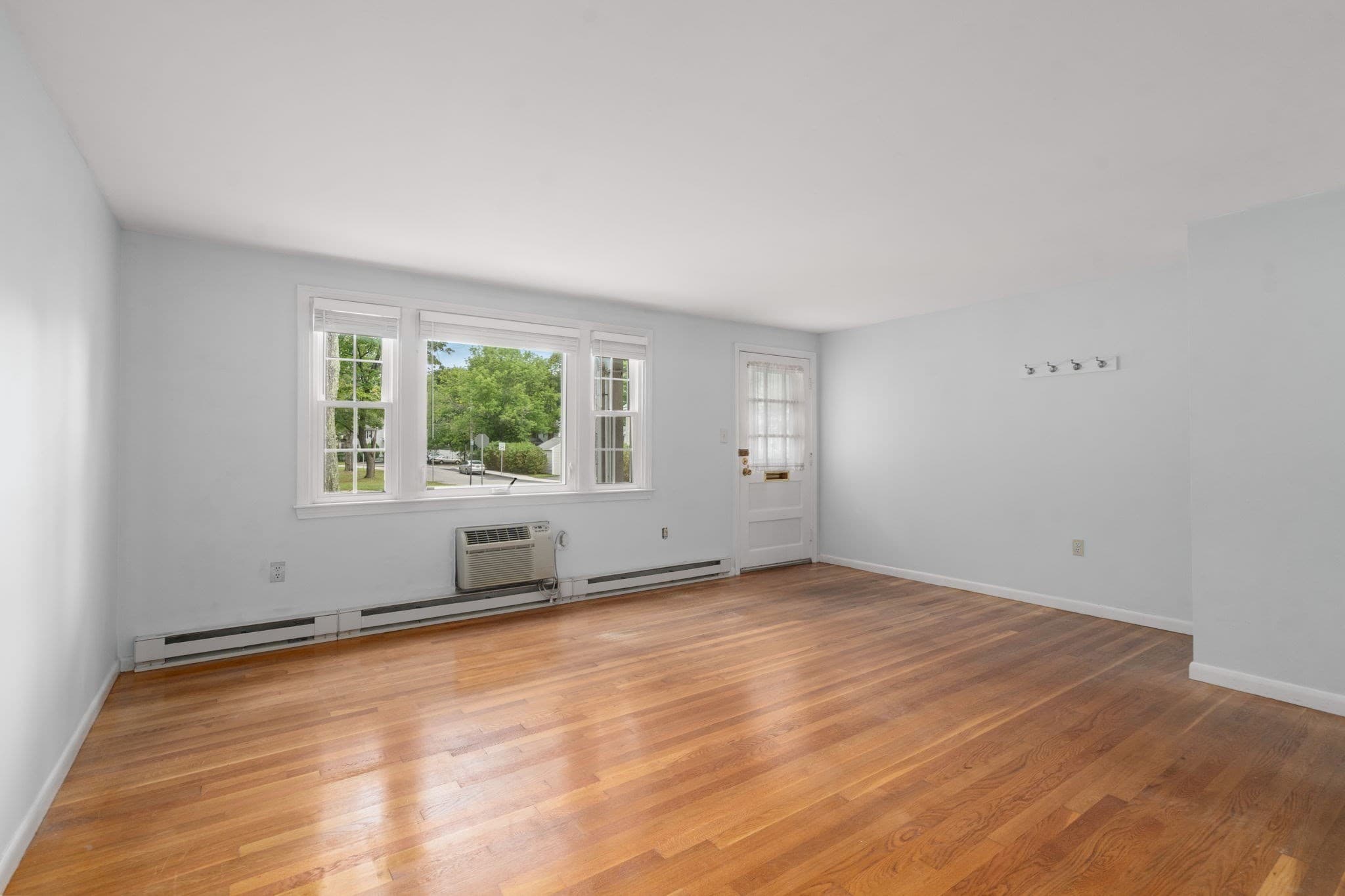 Condominium at 60 Lake St, Winchester MA 01890, Winchester, photo 5 of 20