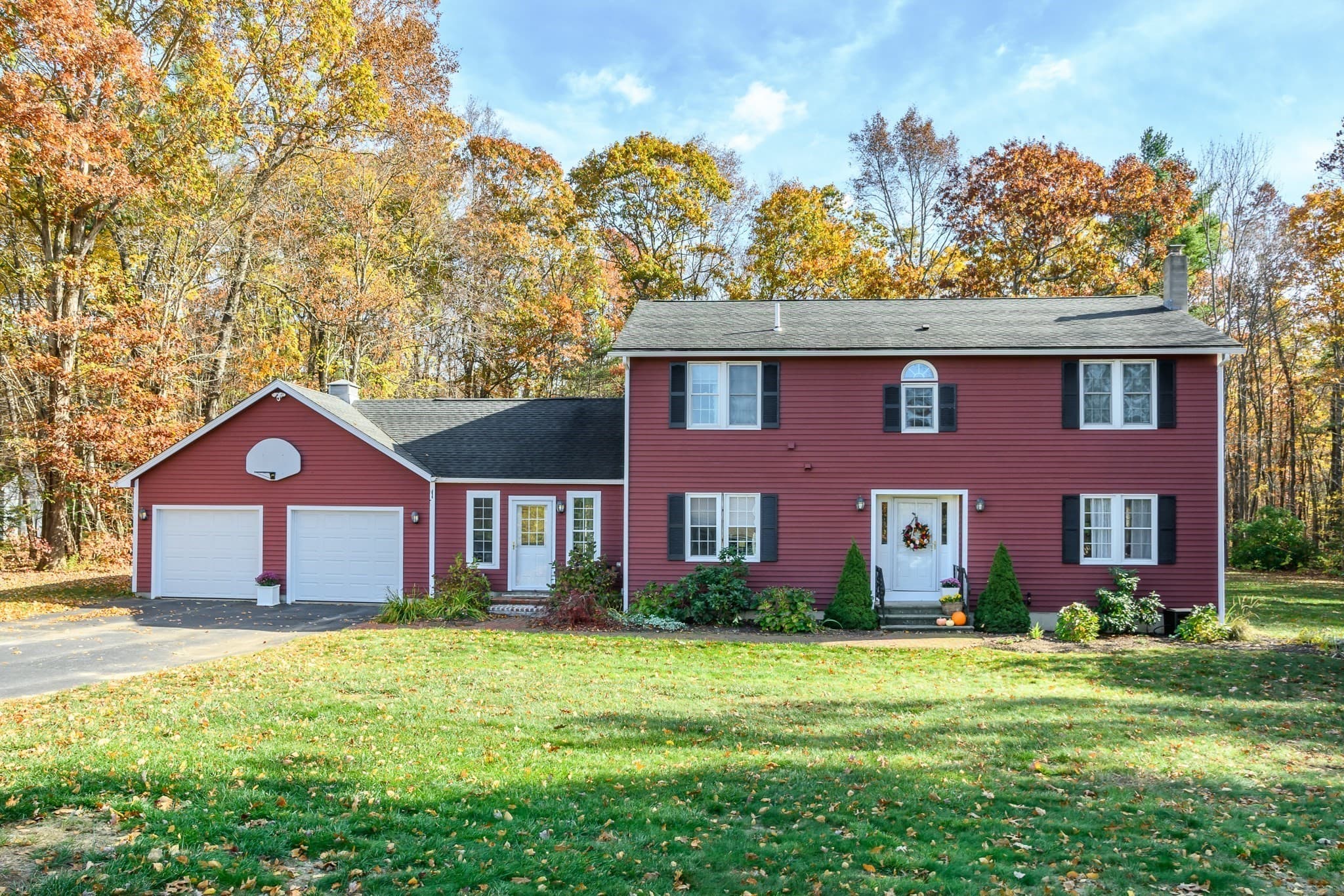 Single Family Residence at 2 Sawmill Cir, Charlton MA 01507, Charlton, photo 2 of 38