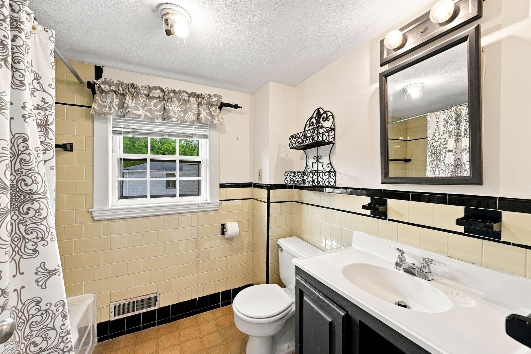 Single Family Residence at 4 Littles Point Lane, Swampscott MA 01907, Swampscott, photo 18 of 36