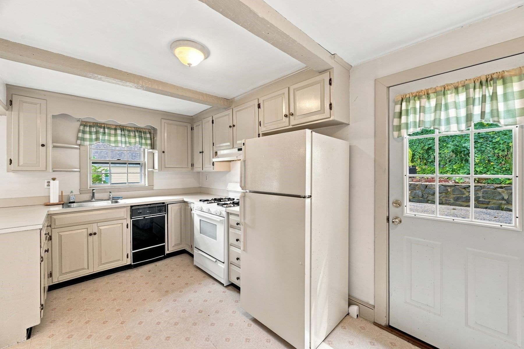 Single Family Residence at 4 Littles Point Lane, Swampscott MA 01907, Swampscott, photo 11 of 36