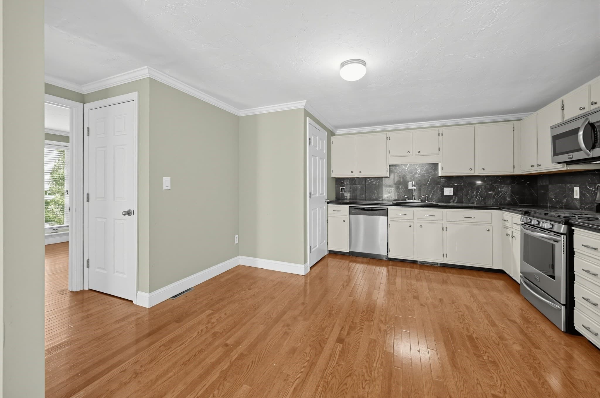 Condominium at 144 Hart St # 2, Taunton MA 02780, Taunton, photo 3 of 23