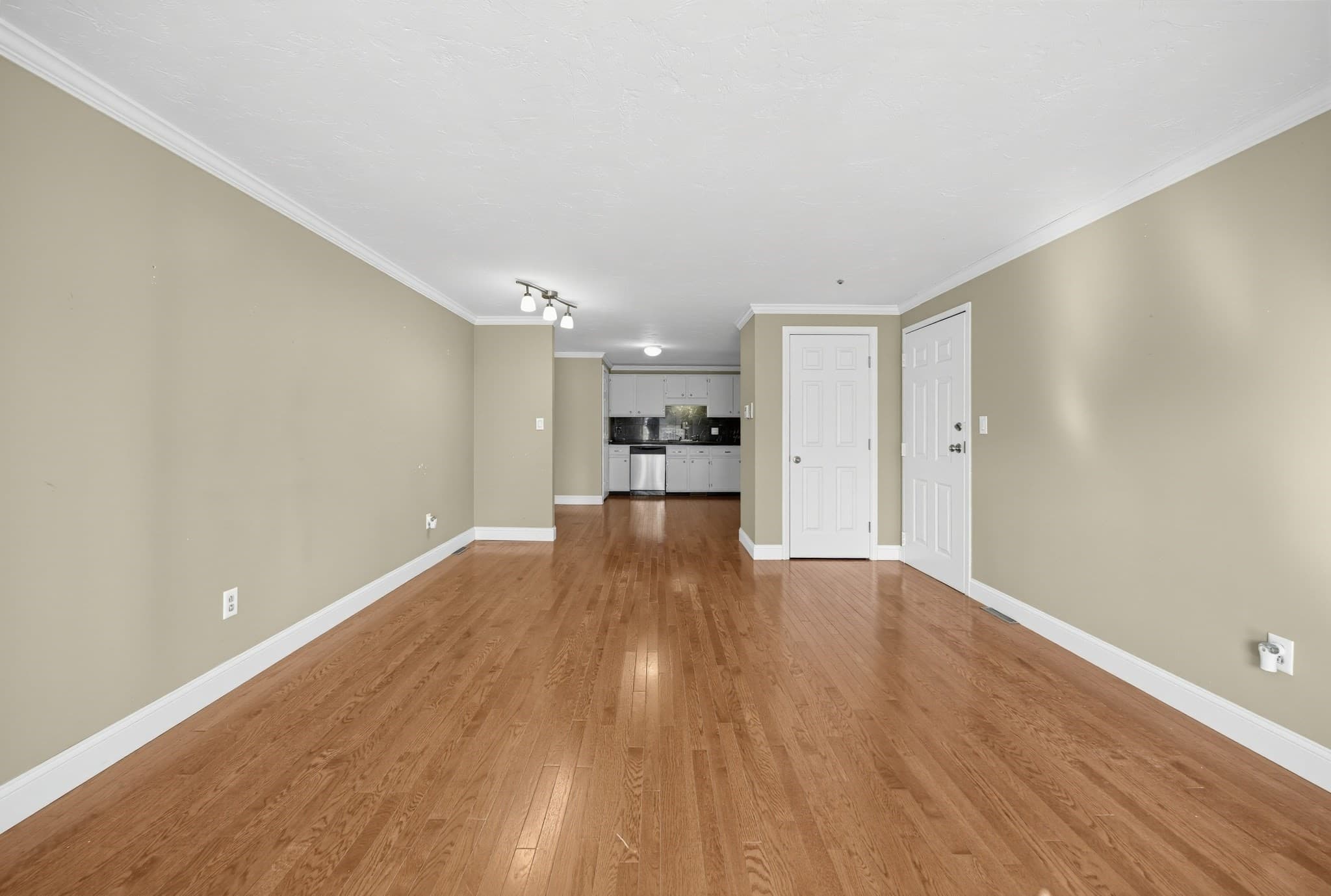 Condominium at 144 Hart St # 2, Taunton MA 02780, Taunton, photo 4 of 23