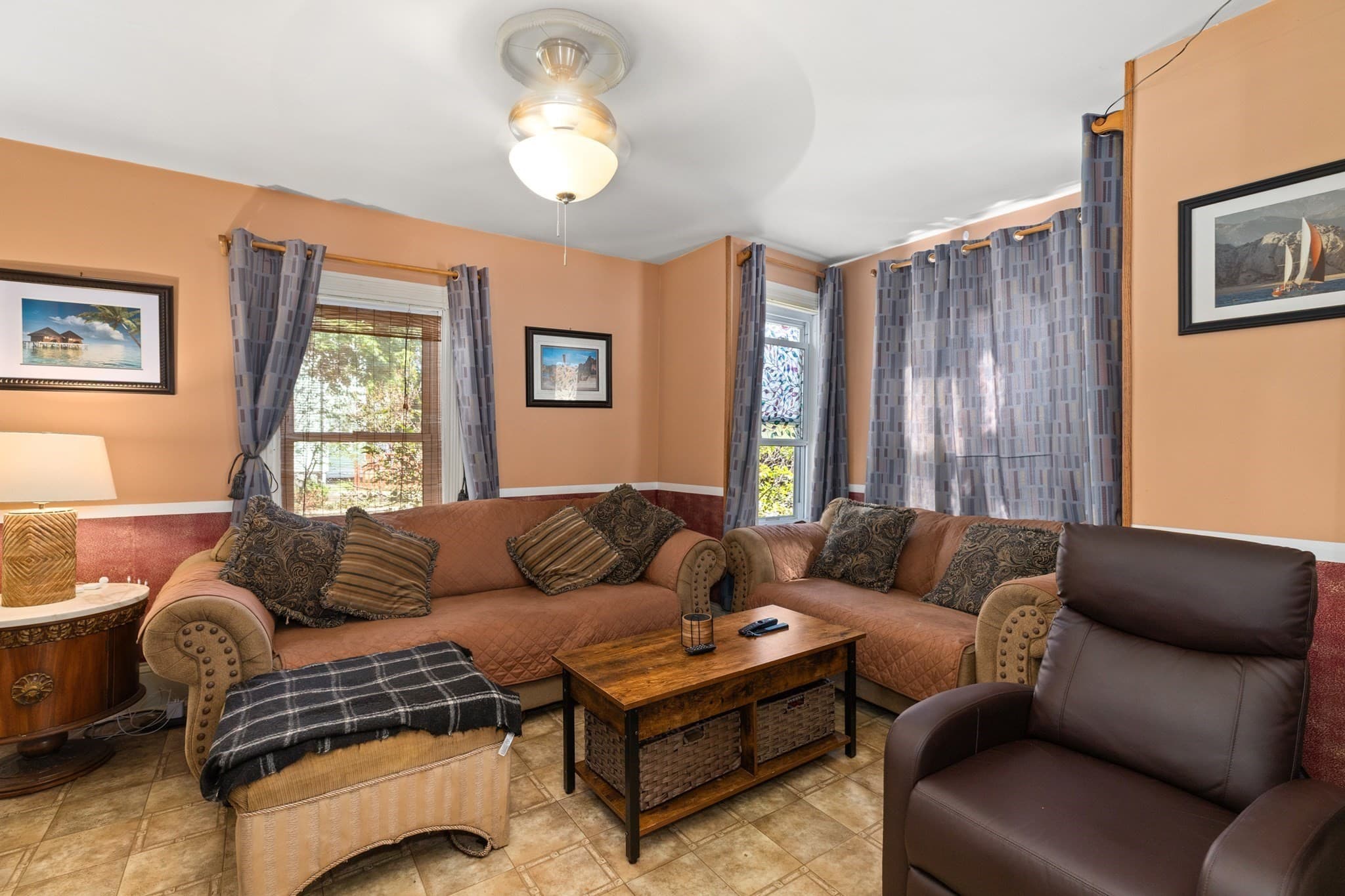 Single Family Residence at 167 Fifth St, Leominster MA 01453, photo 4 of 27