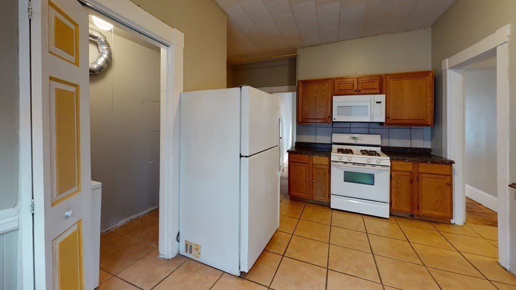 3 Family at 194 Boylston St, Boston MA 02130, photo 19 of 39