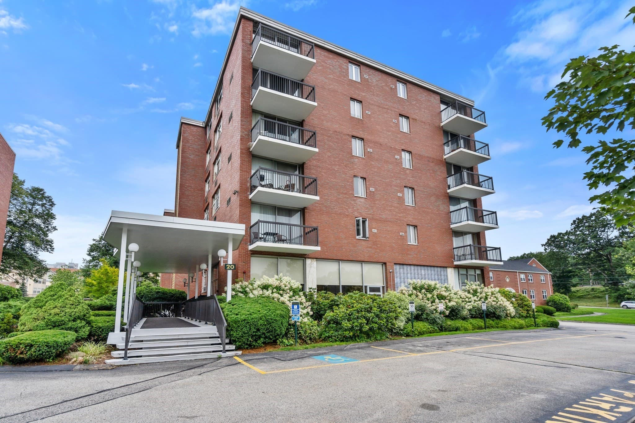 Condominium at 20 Hammond Pond Pkwy # 504, Newton MA 02467, Newton, photo 22 of 24