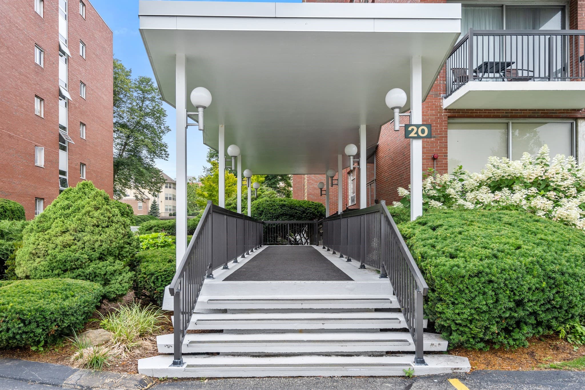 20 Hammond Pond Pkwy # 504, Newton MA 02467