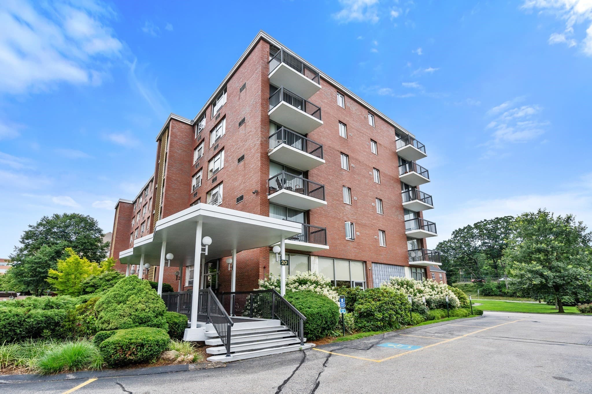 Condominium at 20 Hammond Pond Pkwy # 504, Newton MA 02467, Newton, photo 21 of 24
