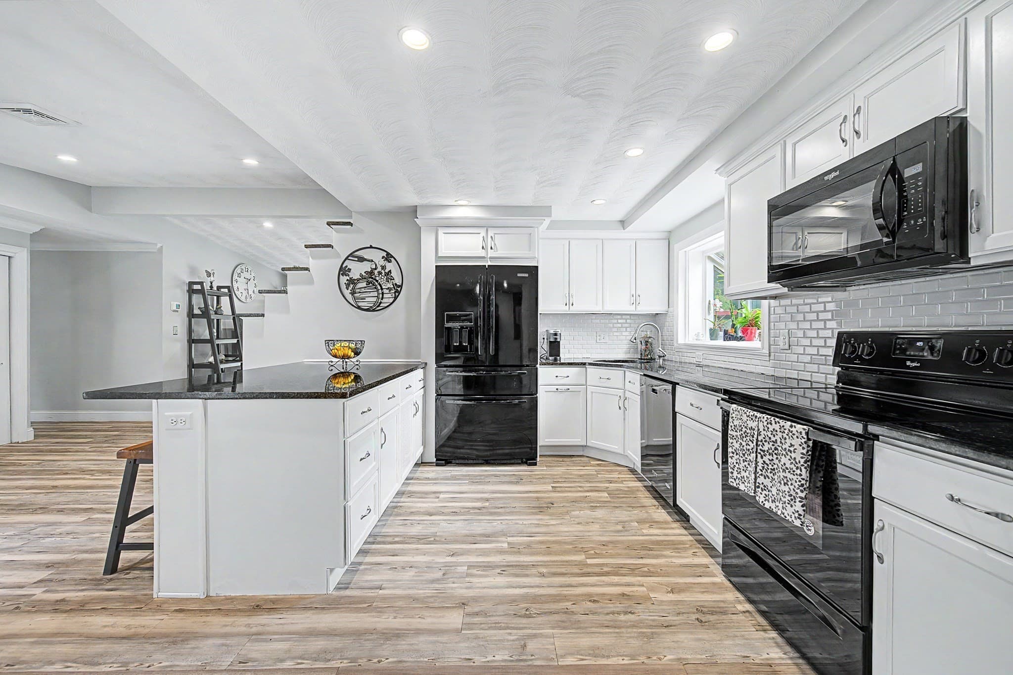 Single Family Residence at 9 Joseph Rd, Framingham MA 01701, Framingham, photo 6 of 28