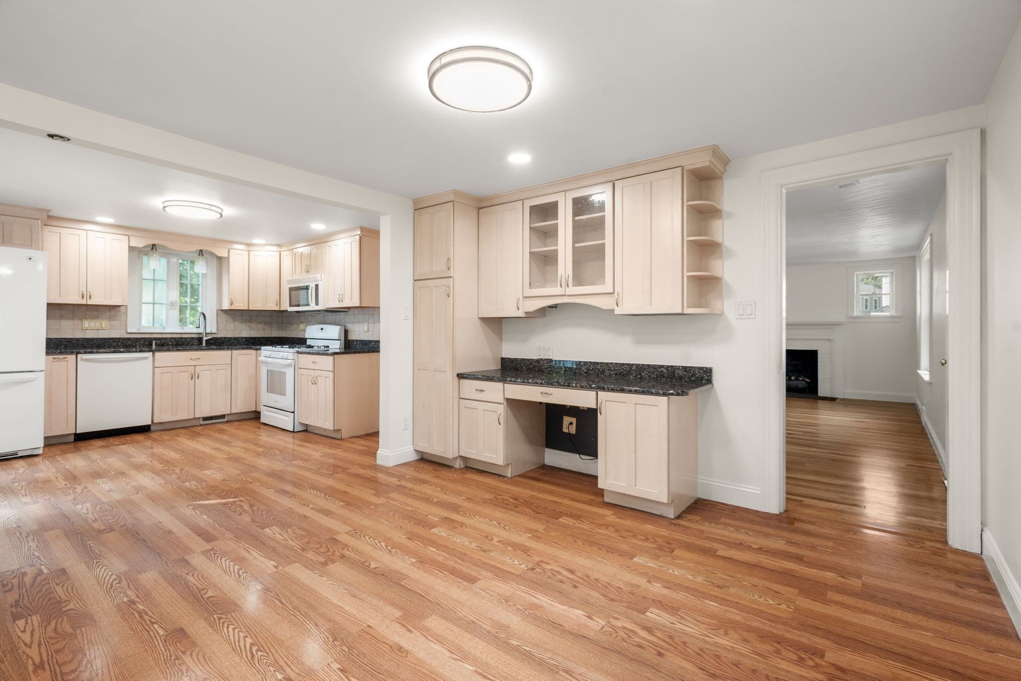 Single Family Residence at 26 Elliott St, Reading MA 01867, Reading, photo 3 of 22