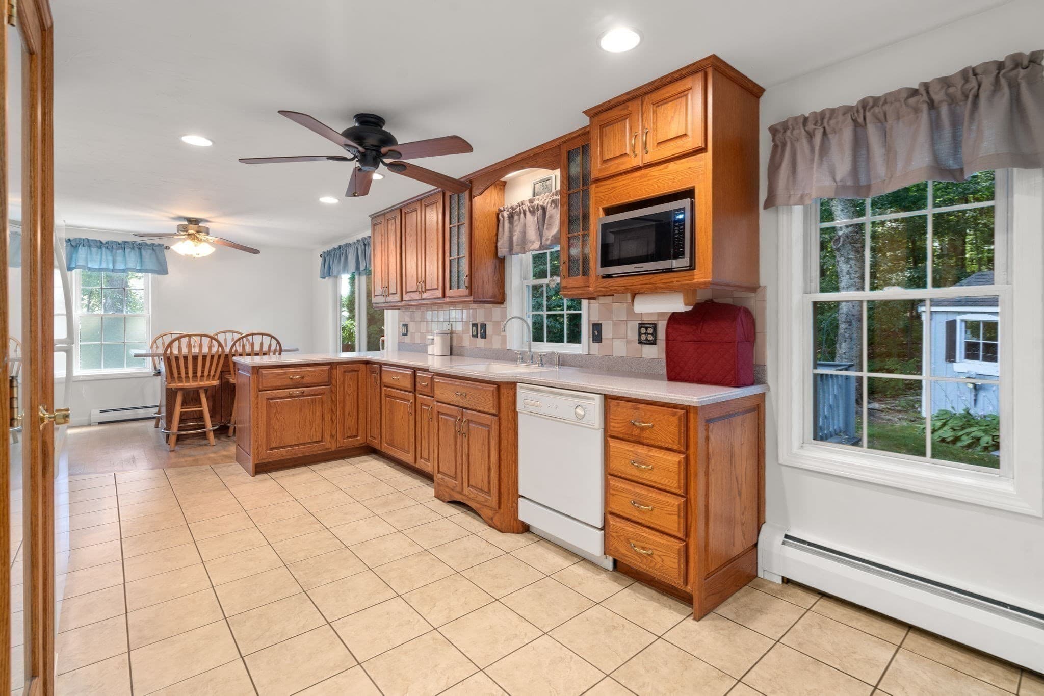 Single Family Residence at 256 Stoneybrook Rd, Fitchburg MA 01420, Fitchburg, photo 9 of 37