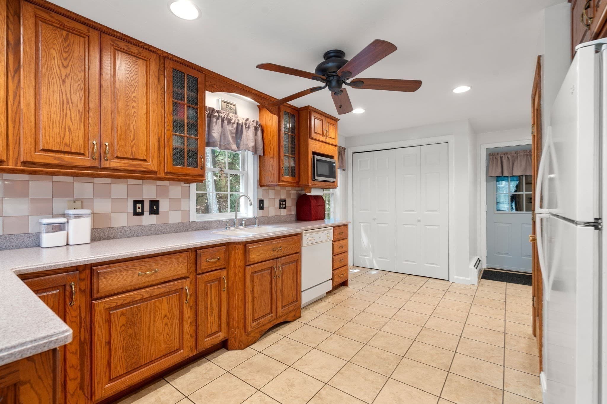 Single Family Residence at 256 Stoneybrook Rd, Fitchburg MA 01420, Fitchburg, photo 10 of 37