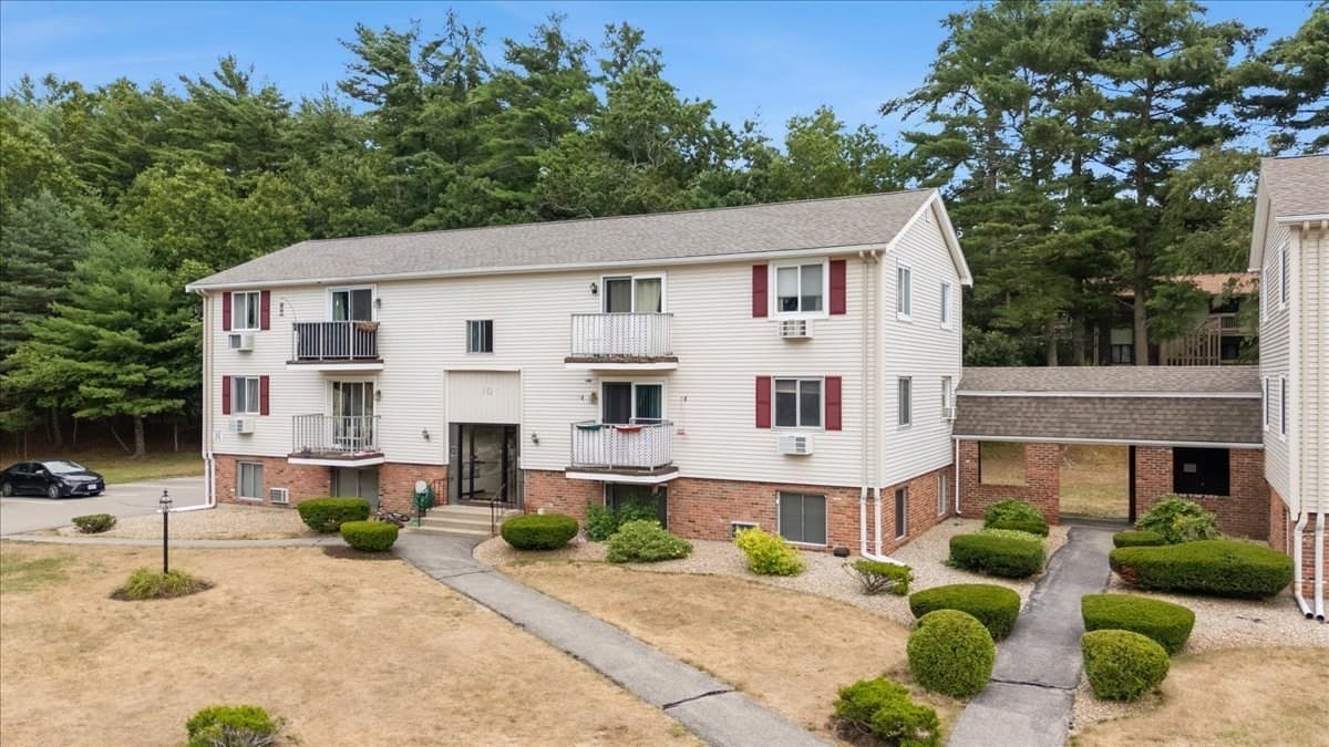 Condominium at 10 Royal Dane Dr # 79, Marshfield MA 02050, Marshfield, photo 2 of 14