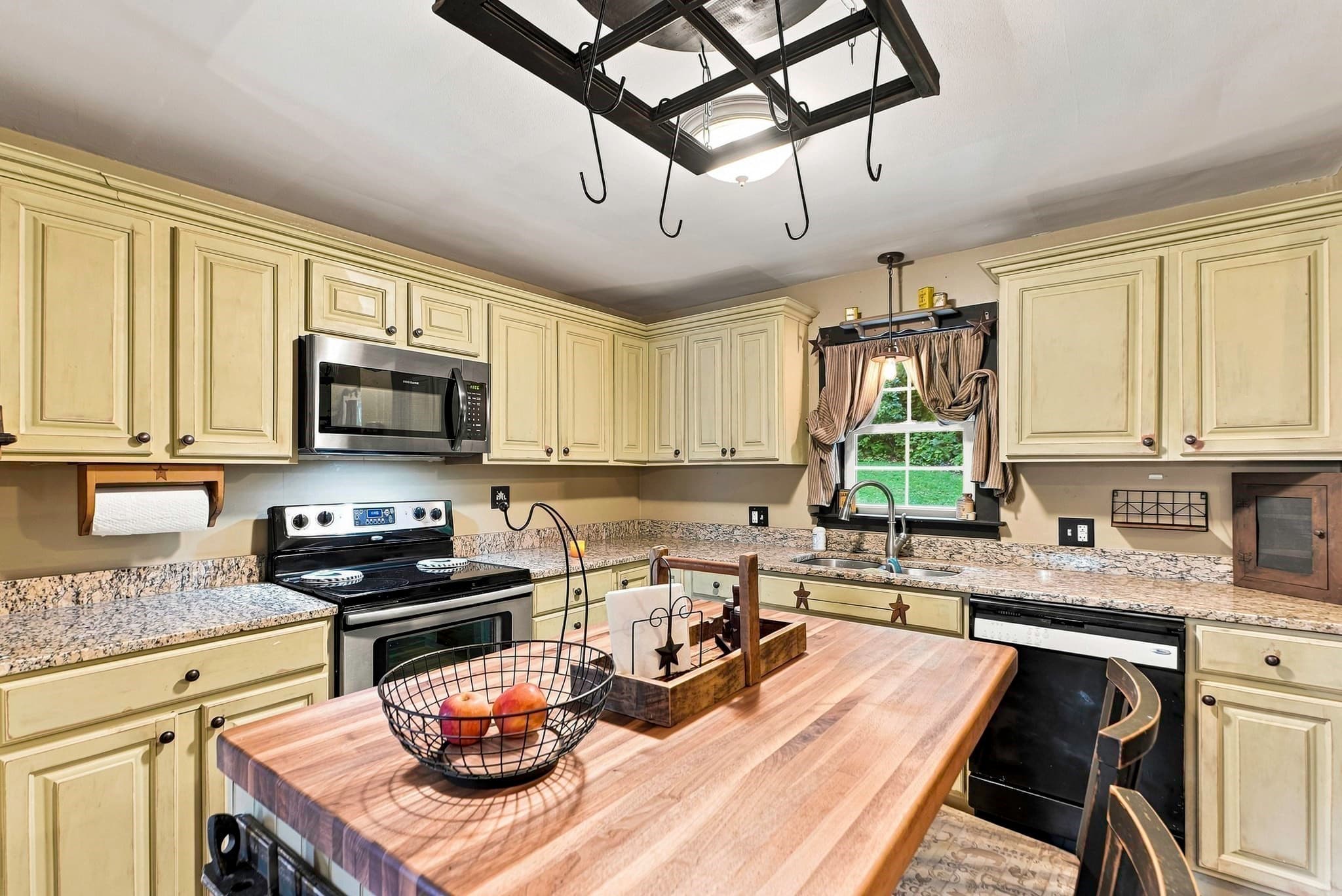 Single Family Residence at 138 Purchase St, Milford MA 01757, Milford, photo 7 of 40