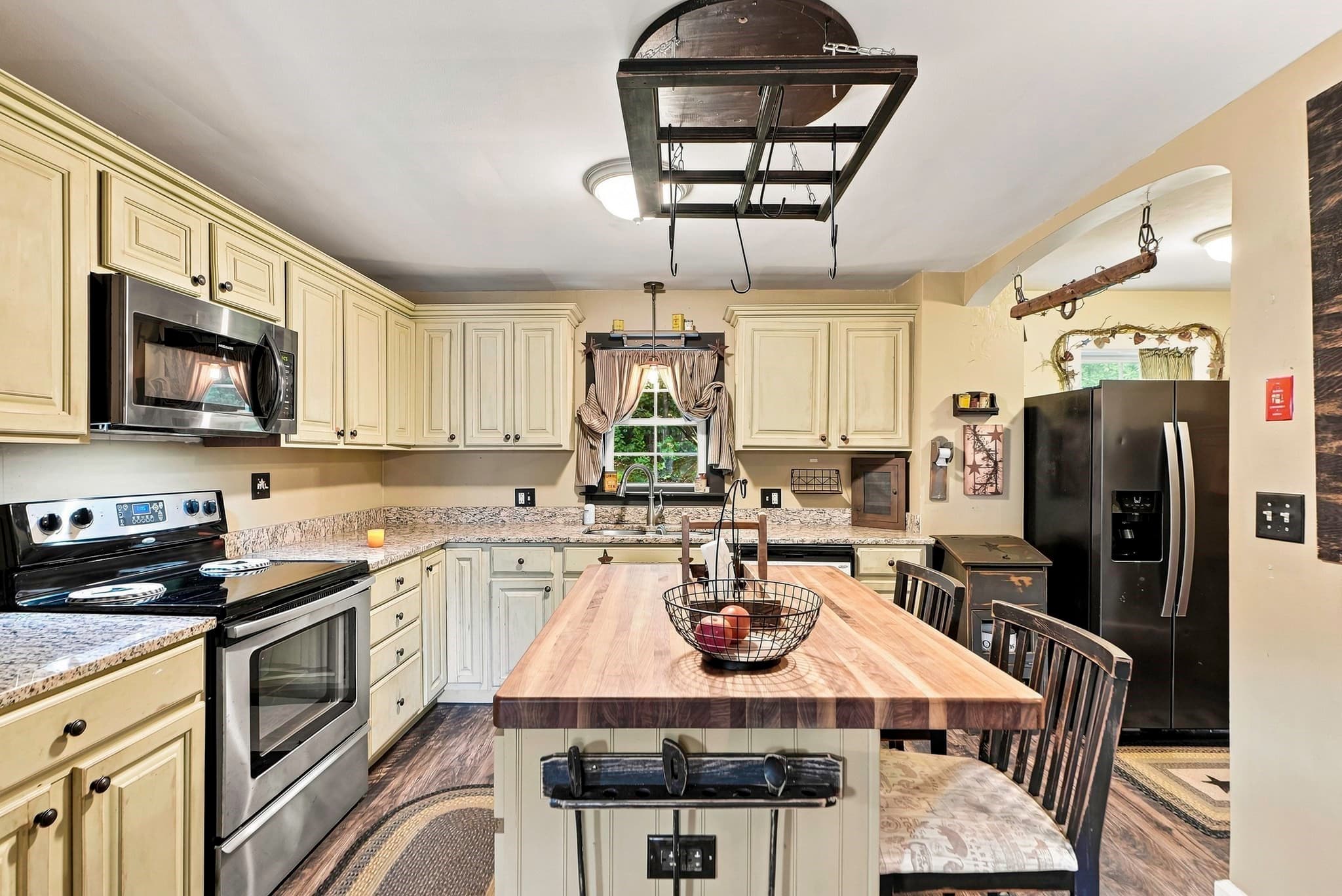 Single Family Residence at 138 Purchase St, Milford MA 01757, Milford, photo 8 of 40
