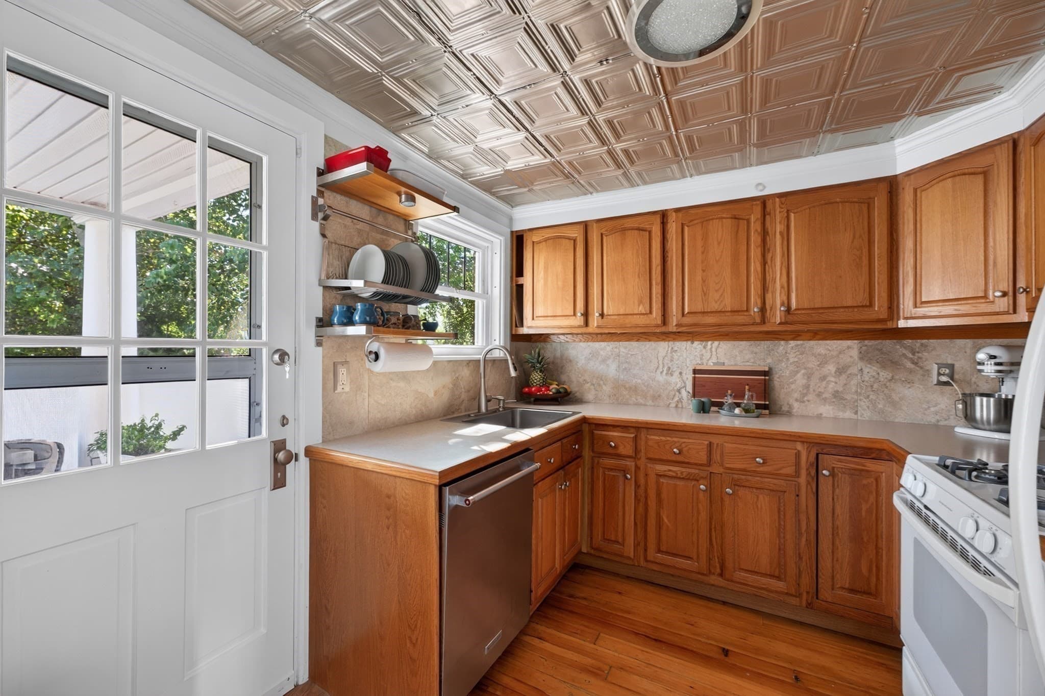 Single Family Residence at 10 West St, New Bedford MA 02740, New Bedford, photo 9 of 37