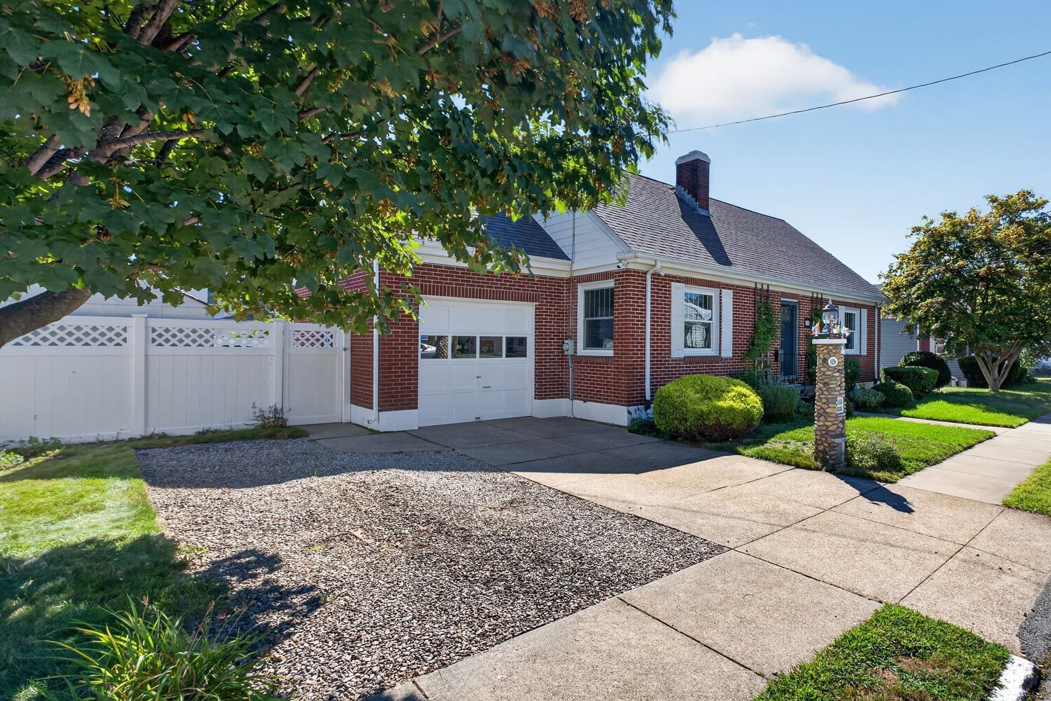 Single Family Residence at 10 West St, New Bedford MA 02740, New Bedford, photo 4 of 37