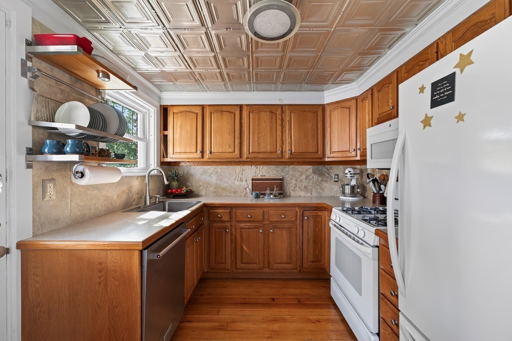 Single Family Residence at 10 West St, New Bedford MA 02740, New Bedford, photo 8 of 37