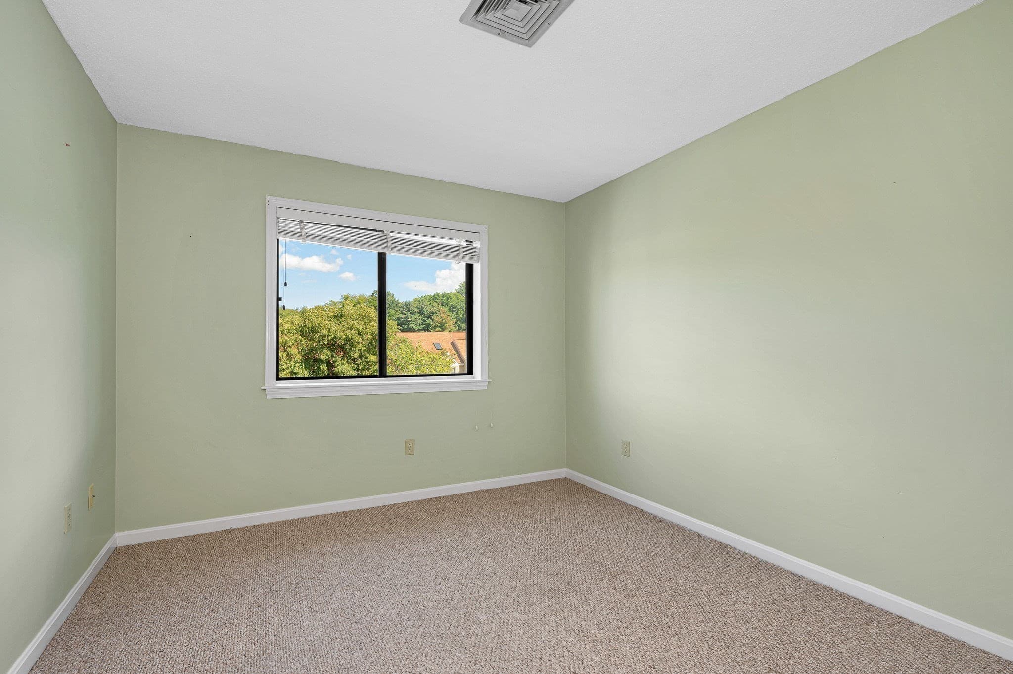Condominium at 102 Hunter's Run # 102, Haverhill MA 01832, Haverhill, photo 27 of 34
