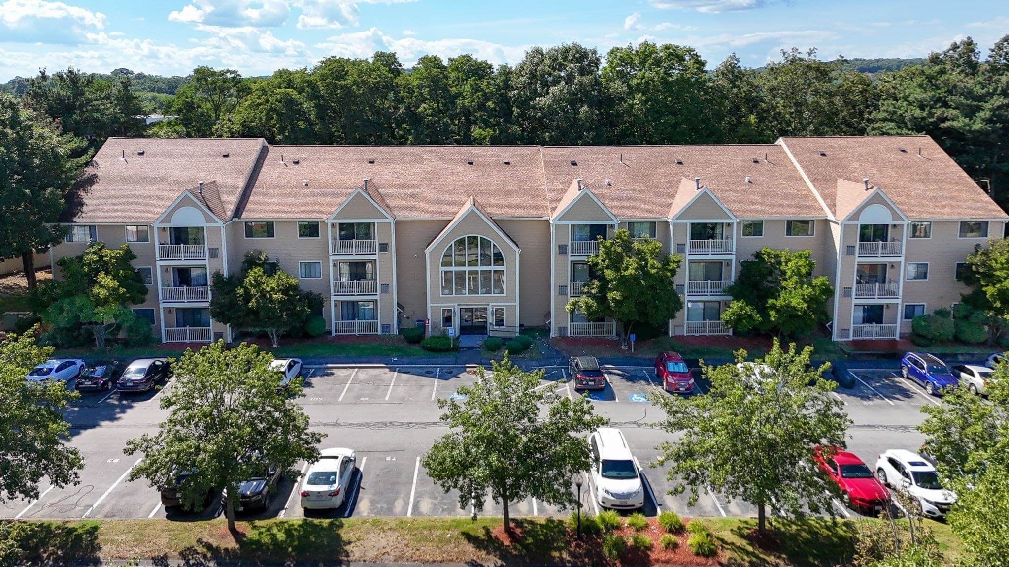 Condominium at 102 Hunter's Run # 102, Haverhill MA 01832, Haverhill, photo 2 of 34