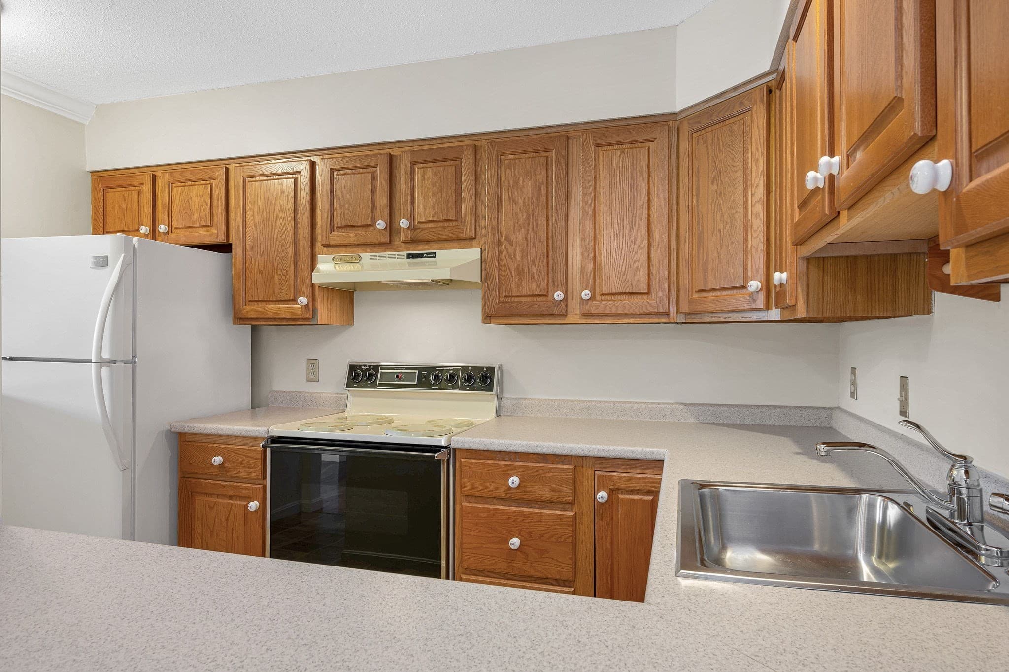 Condominium at 102 Hunter's Run # 102, Haverhill MA 01832, Haverhill, photo 7 of 34