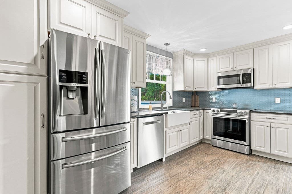 Single Family Residence at 26 Paul Rd, Dartmouth MA 02747, photo 6 of 41