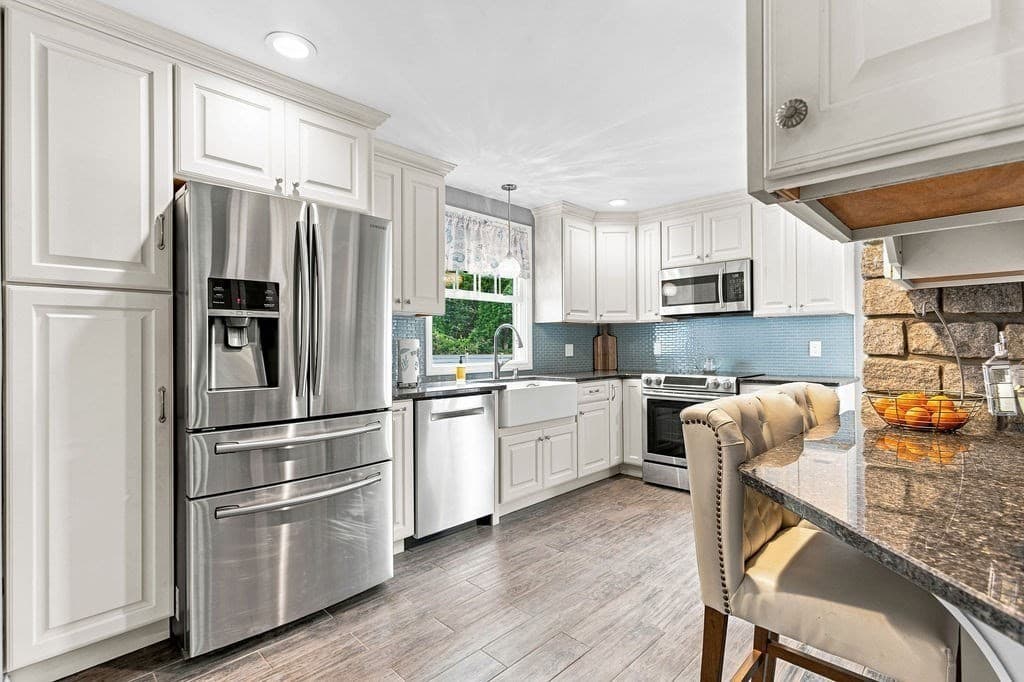 Single Family Residence at 26 Paul Rd, Dartmouth MA 02747, photo 5 of 41