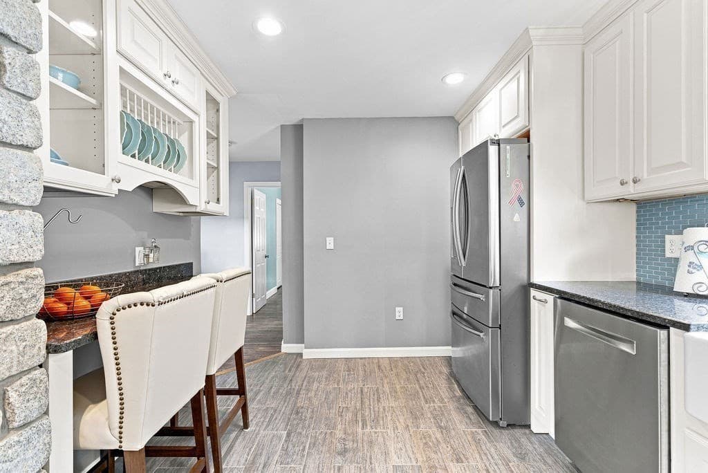 Single Family Residence at 26 Paul Rd, Dartmouth MA 02747, photo 10 of 41