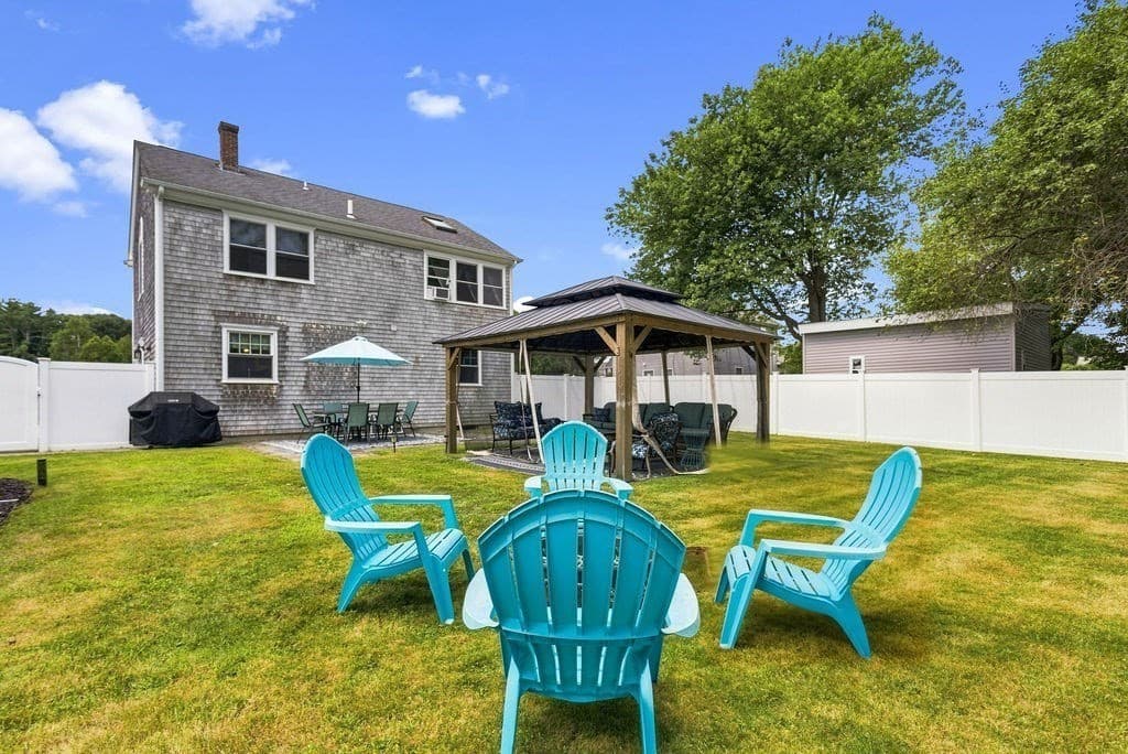 Single Family Residence at 26 Paul Rd, Dartmouth MA 02747, photo 4 of 41