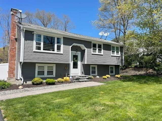 1169 W Elm St Ext, Brockton MA 02301