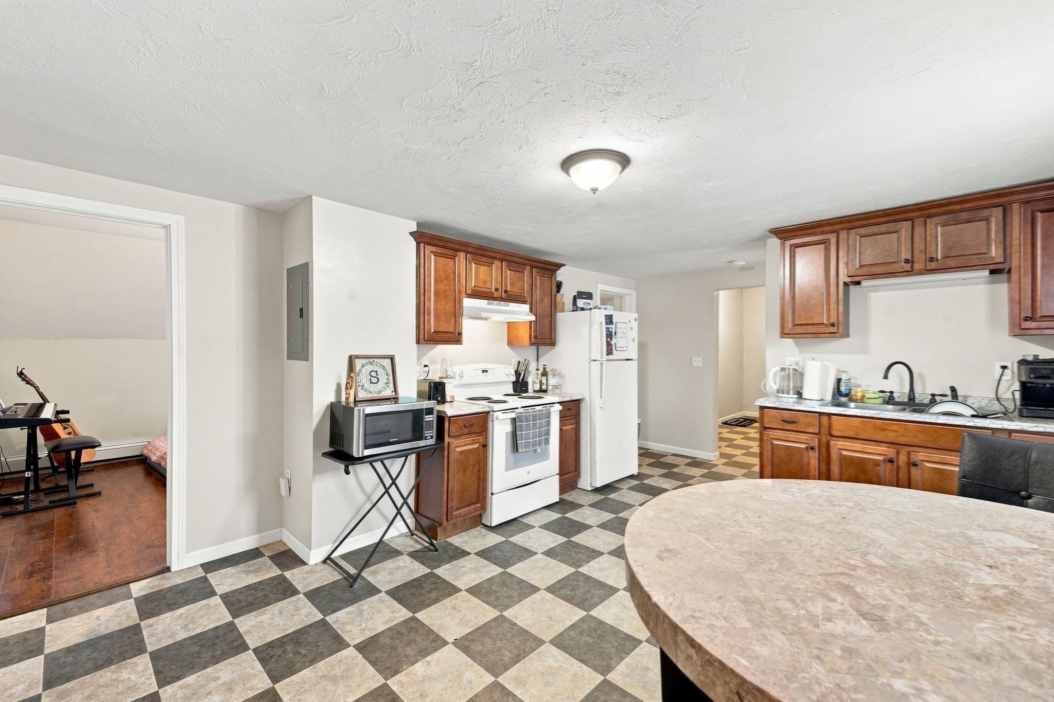 3 Family - 3 Units Up/Down at 27 Regan St, Gardner MA 01440, Gardner, photo 22 of 42
