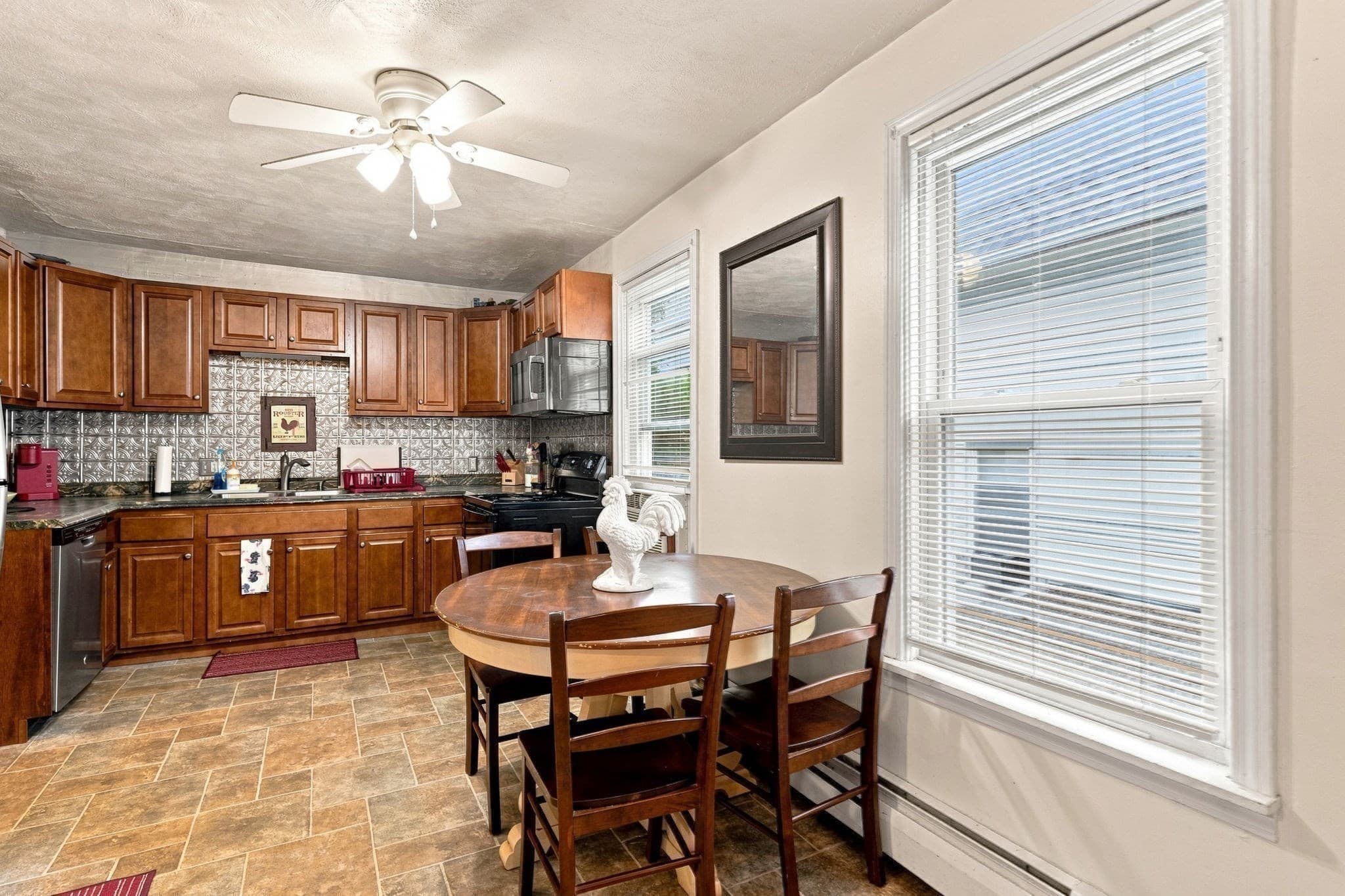 3 Family - 3 Units Up/Down at 17 Regan St, Gardner MA 01440, Gardner, photo 10 of 42