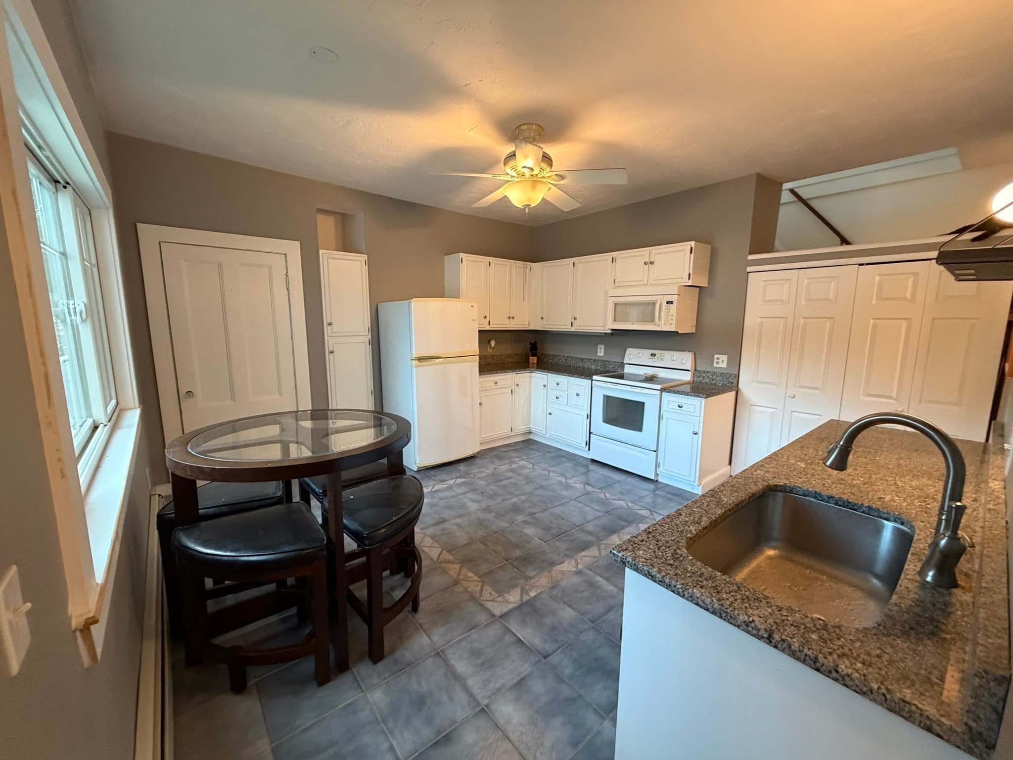 Condominium at 72 Apple D Or Rd # B, Framingham MA 01701, Framingham, photo 3 of 23