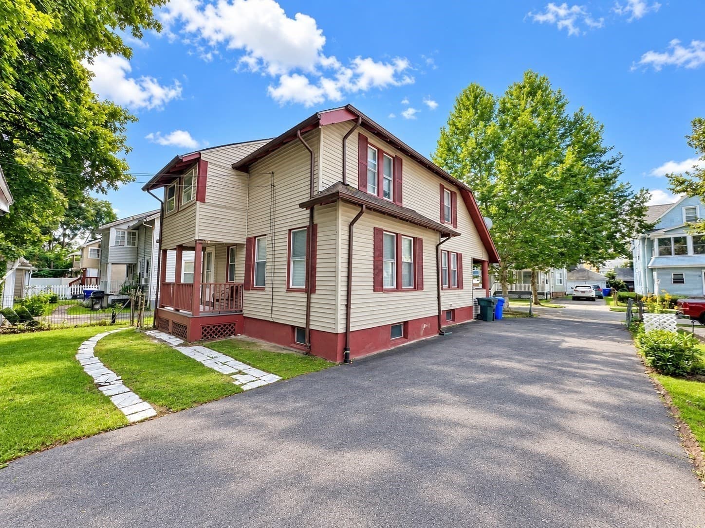 Single Family Residence at 65 Rochelle St, Springfield MA 01109, Springfield, photo 2 of 36