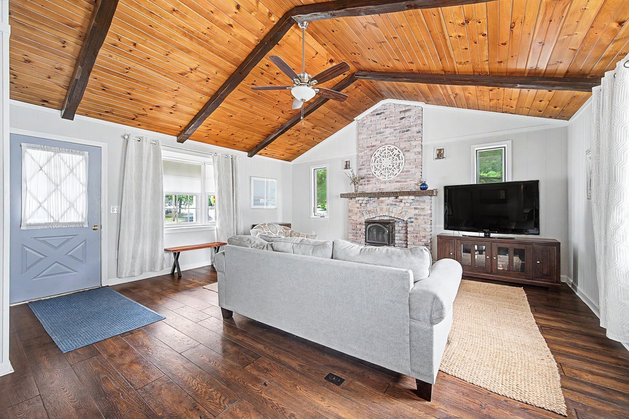 Single Family Residence at 592 Pond St, Franklin MA 02038, Franklin, photo 2 of 34