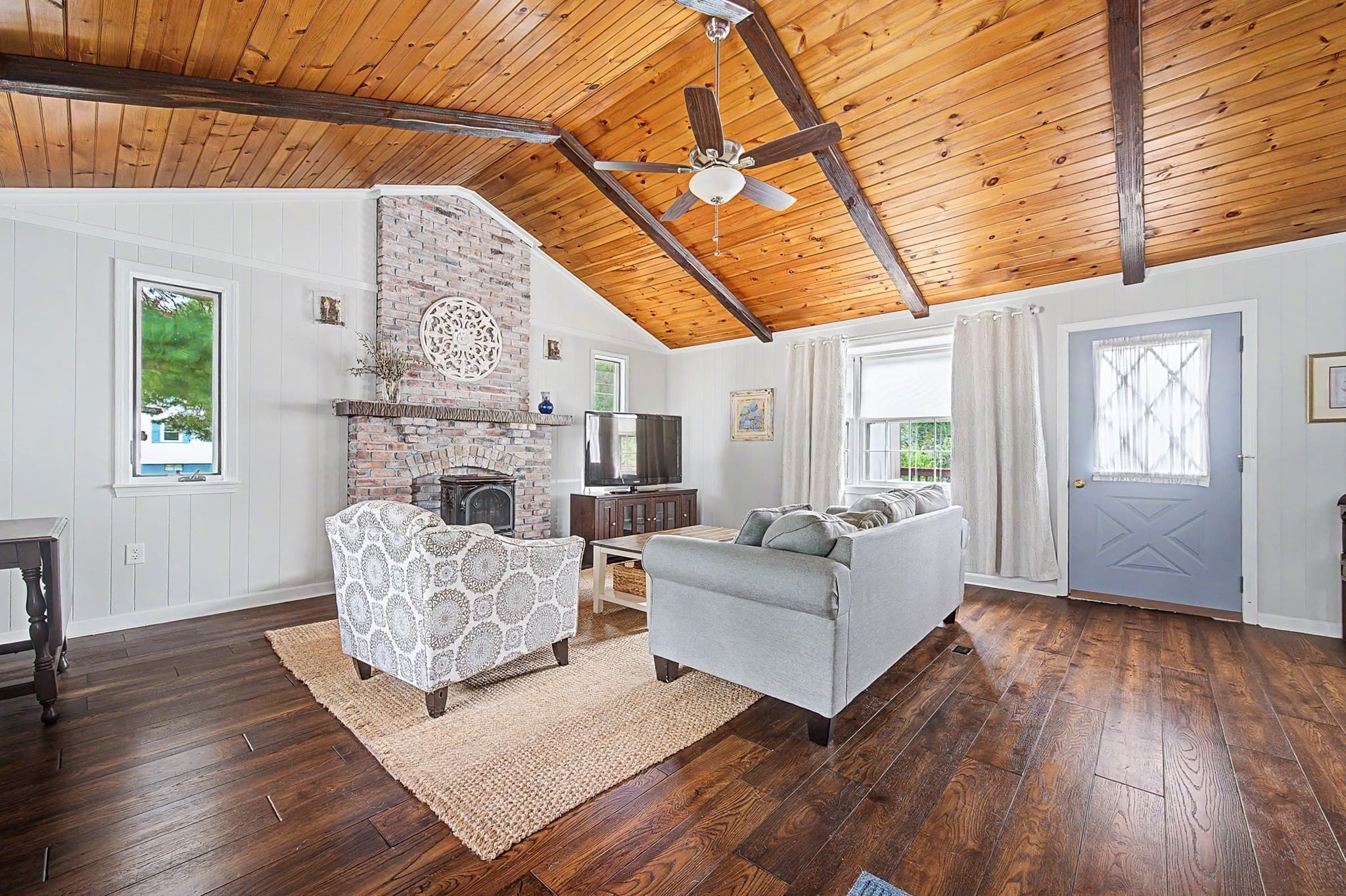 Single Family Residence at 592 Pond St, Franklin MA 02038, Franklin, photo 3 of 34