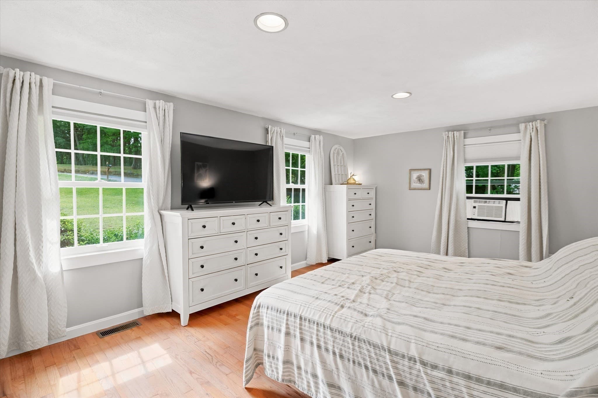 Single Family Residence at 13 Hilltop Dr, Burlington MA 01803, Burlington, photo 17 of 42