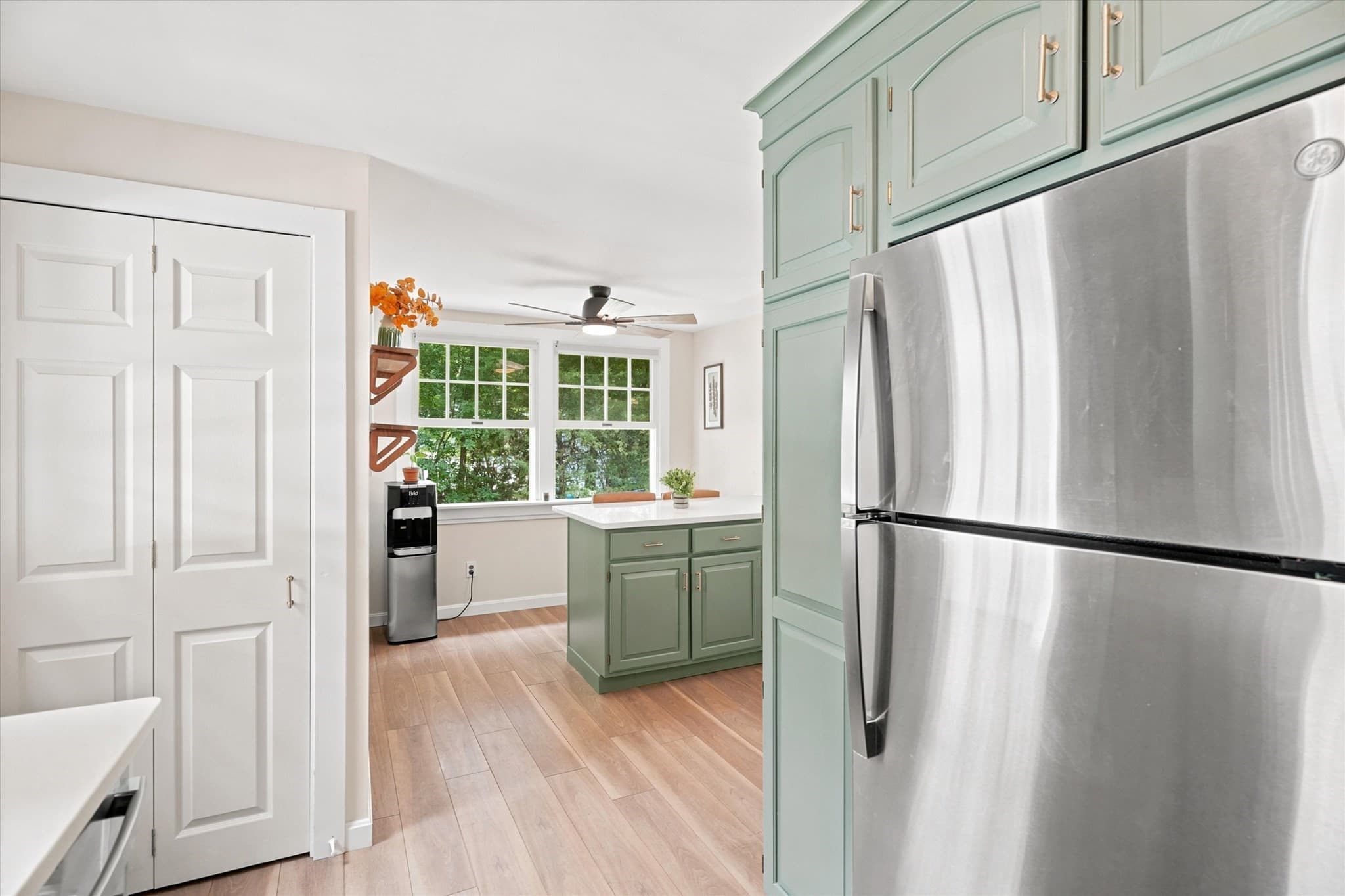Single Family Residence at 13 Hilltop Dr, Burlington MA 01803, Burlington, photo 3 of 42