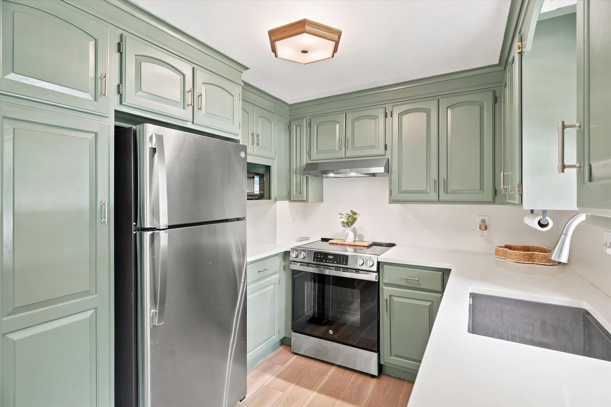 13 Hilltop Dr, Burlington MA 01803