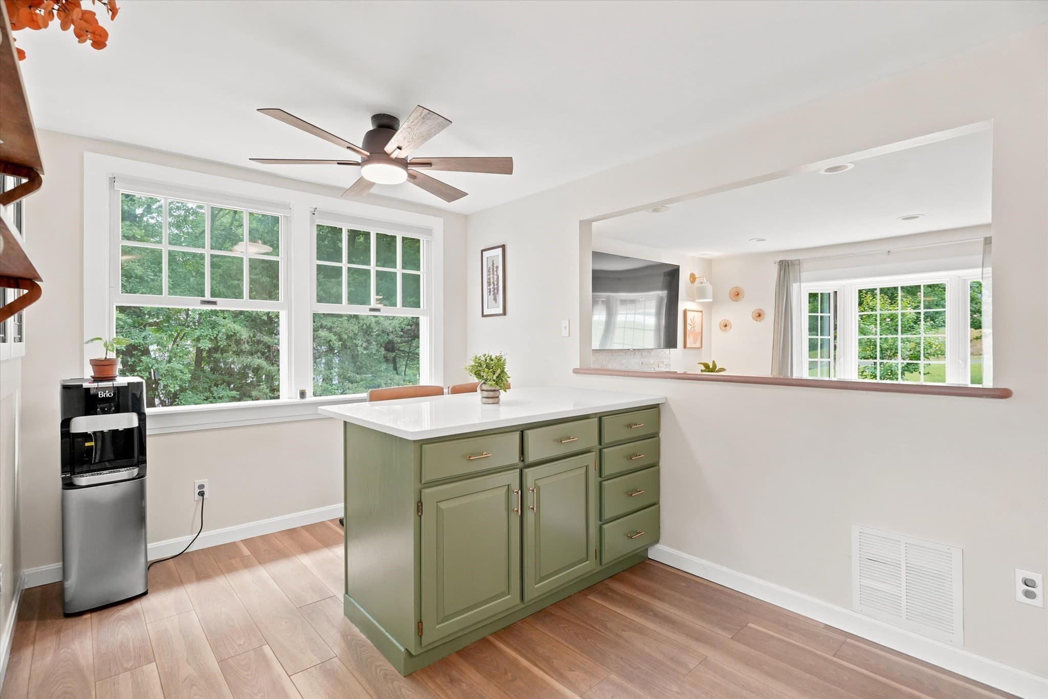 Single Family Residence at 13 Hilltop Dr, Burlington MA 01803, Burlington, photo 5 of 42