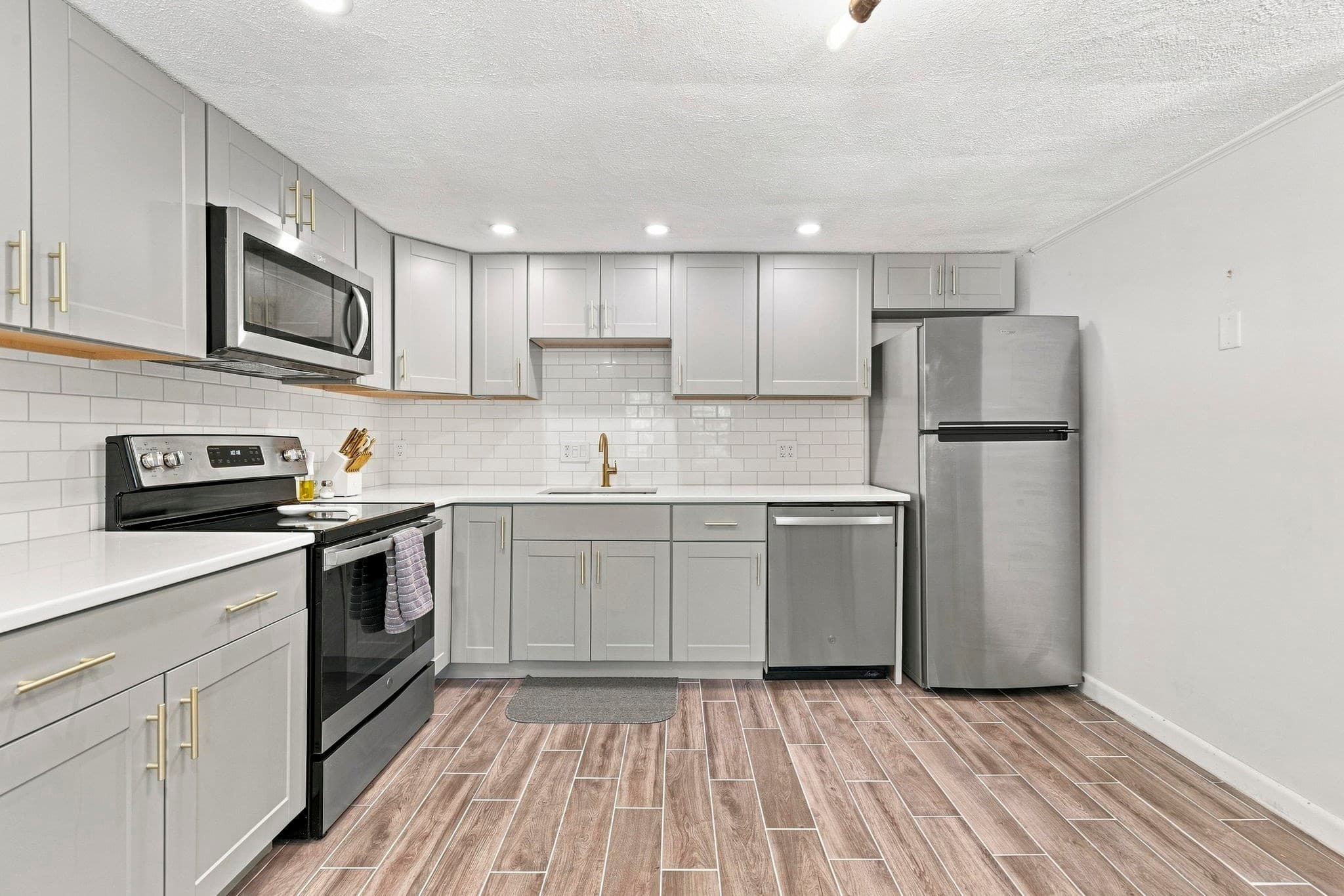 Condominium at 80 Renwick Rd # B, Wakefield MA 01880, Wakefield, photo 6 of 24