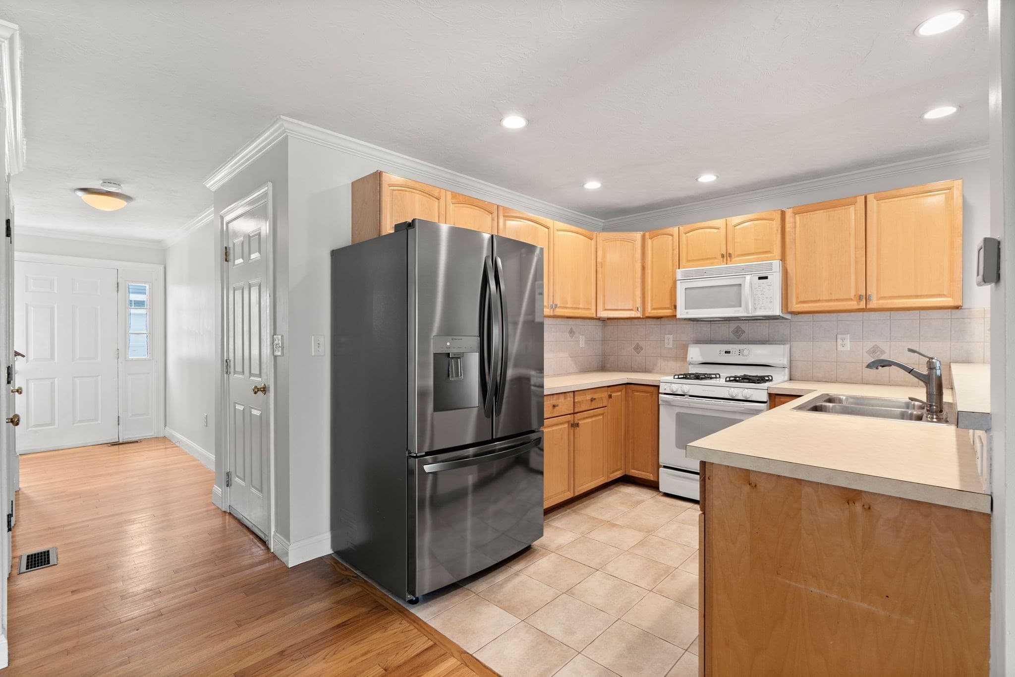 Condominium at 201 Main St # 2, Woburn MA 01801, Woburn, photo 6 of 42