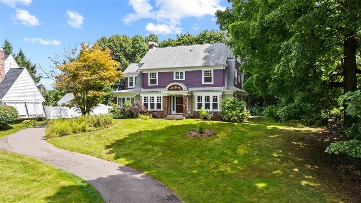 1140 Northampton St, Holyoke MA 01040