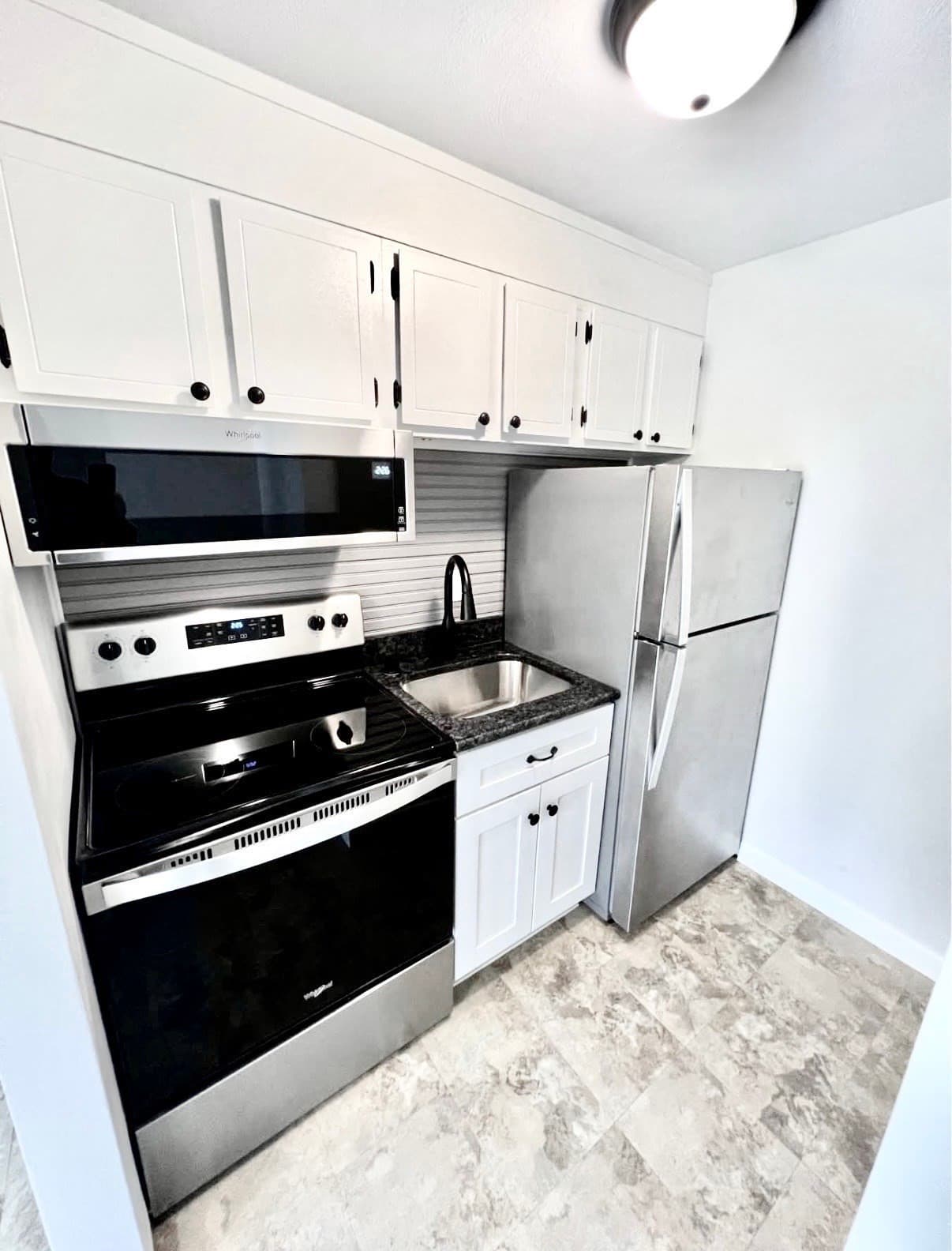 Condominium at 176 Maple Ave # 4, Rutland MA 01543, Rutland, photo 3 of 9