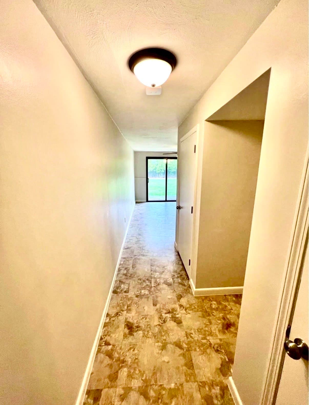 Condominium at 176 Maple Ave # 4, Rutland MA 01543, Rutland, photo 5 of 9