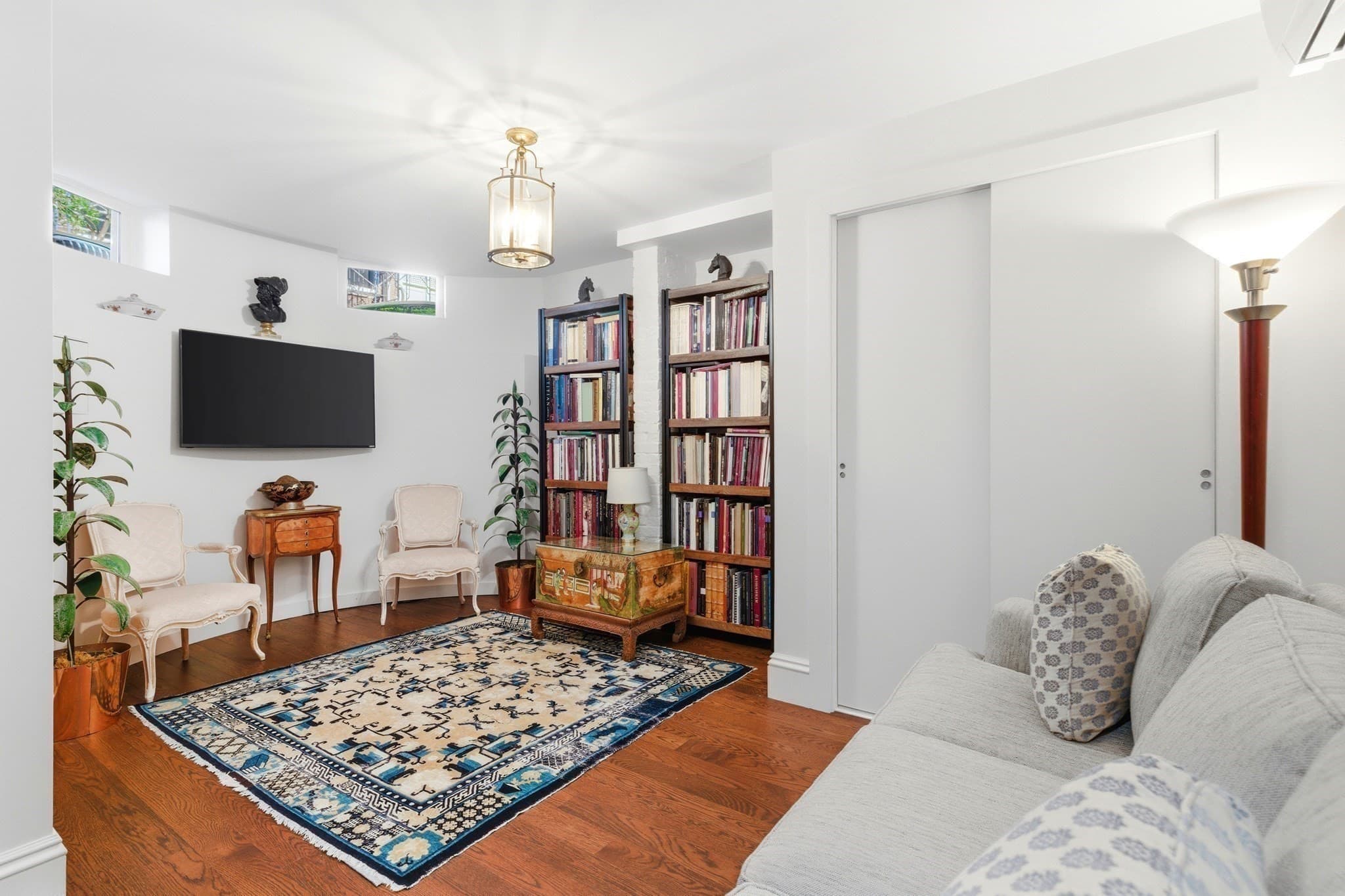 Single Family Residence at 2 Pelham Ter, Boston MA 02118, photo 8 of 33