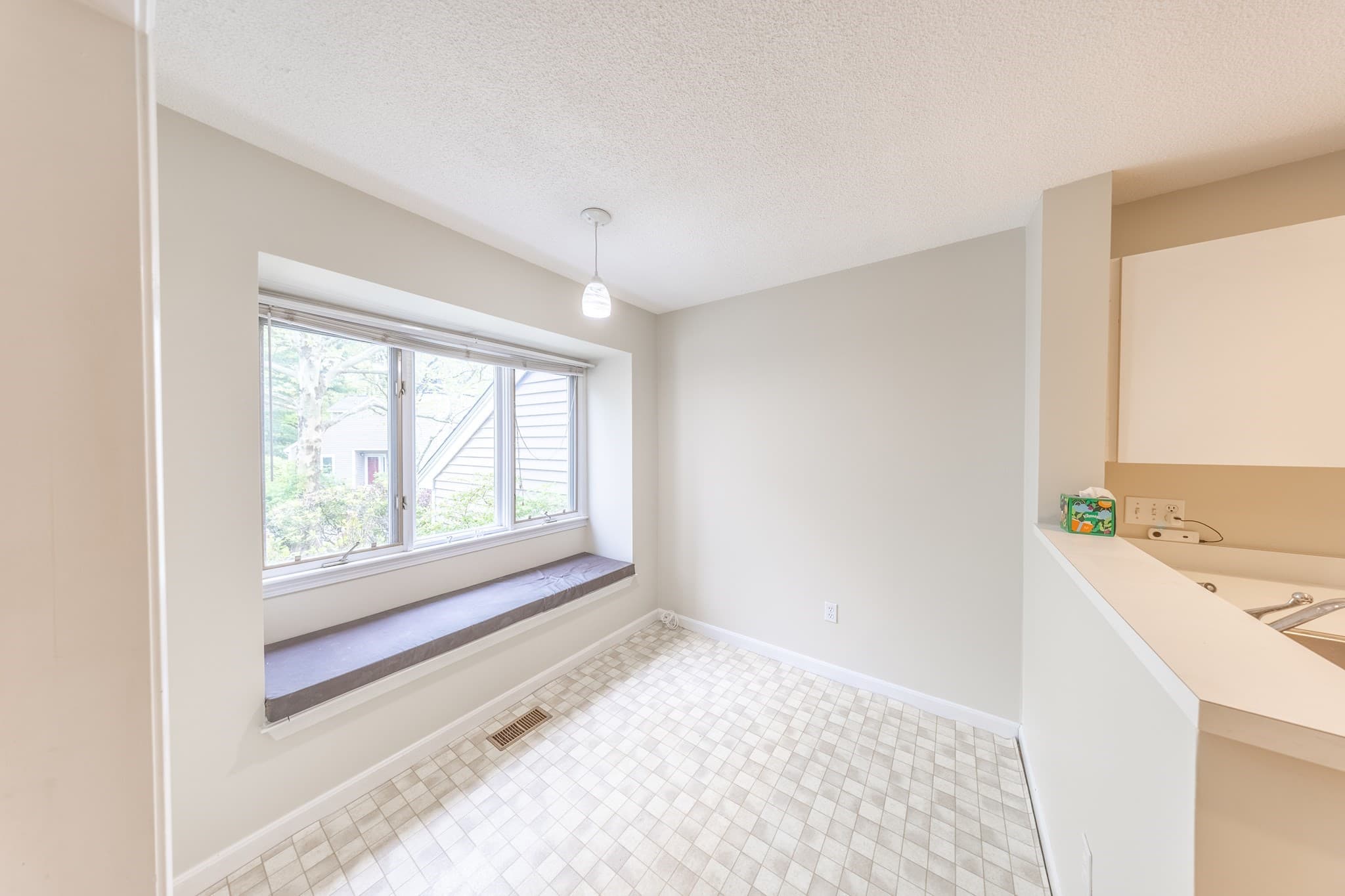 Condominium at 49 Bishops Forest Dr # 49, Waltham MA 02452, photo 5 of 40